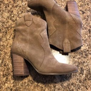 aerosoles lincoln square ankle boot